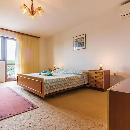 Apartment 3 Bedroom In *