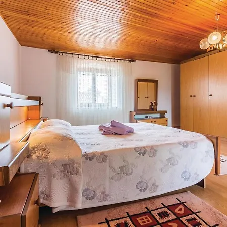 Apartment 3 Bedroom In